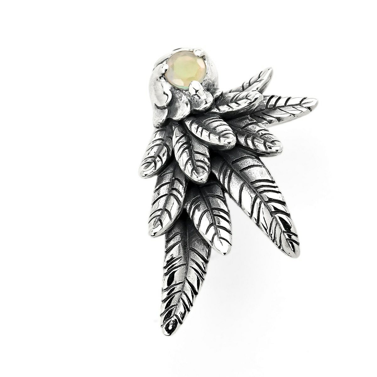 ブラッディマリー ネイビーピアス -青鳥- w/ホワイトオパール