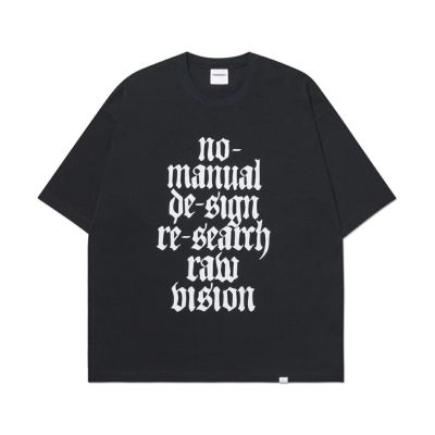 ノーマニュアル エヌエム エンジン Tシャツ - ブラック | ジュエリー