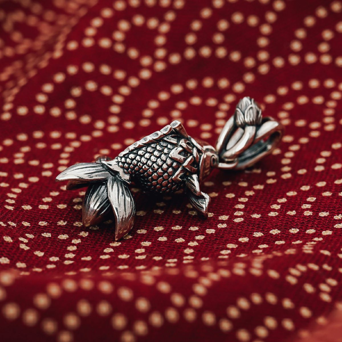 ブラッディマリー 2026年 錦蓮華チャーム | ジュエリーコネクション